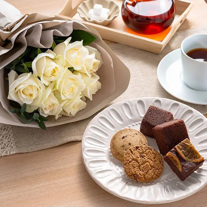 フリルブーケピュア8本とホテルオークラケーキ&ブラウニー&クッキー 5個【産地直送品・送料込み】