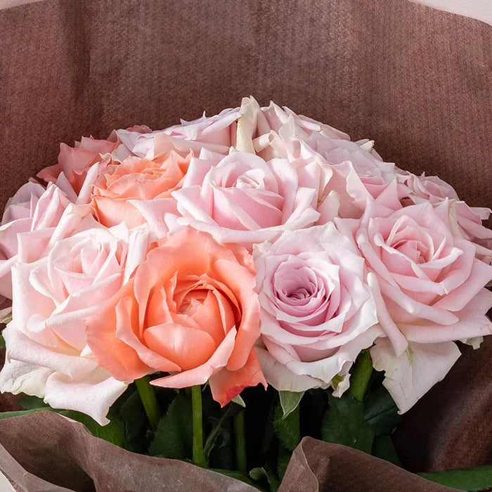 ホシファーム 届いた姿でそのまま飾れるスタンディング薔薇ブーケ スイート12本
