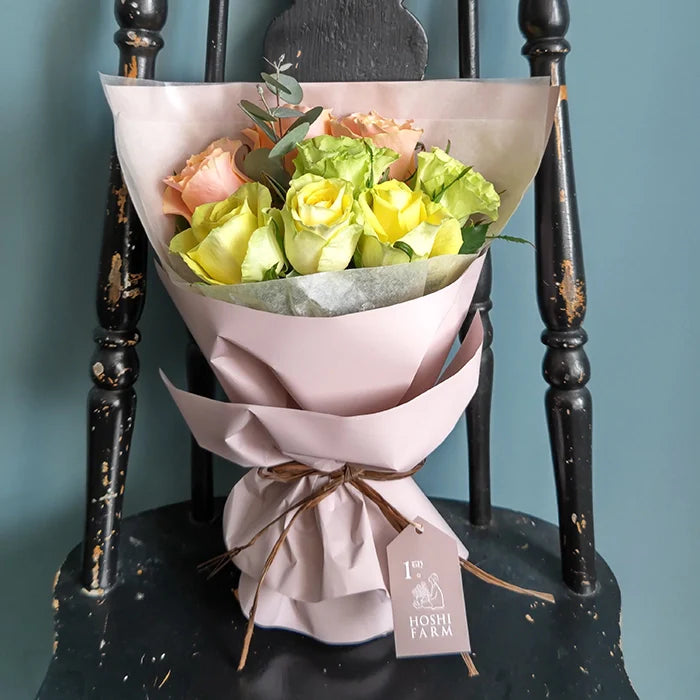 ホシファームフリルブーケパッション8本&ホテルオークラスイーツアソート5個