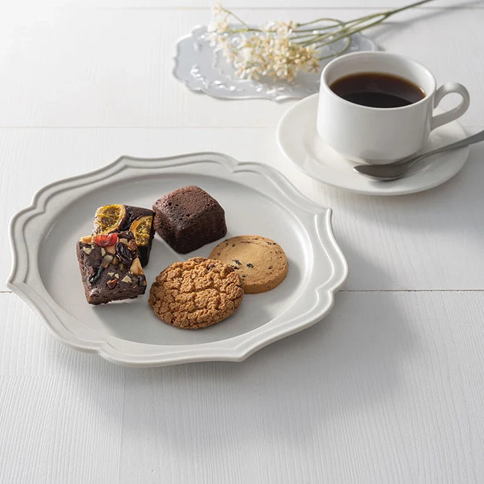 ホシファームフリルブーケピュア8本&ホテルオークラスイーツアソート5個