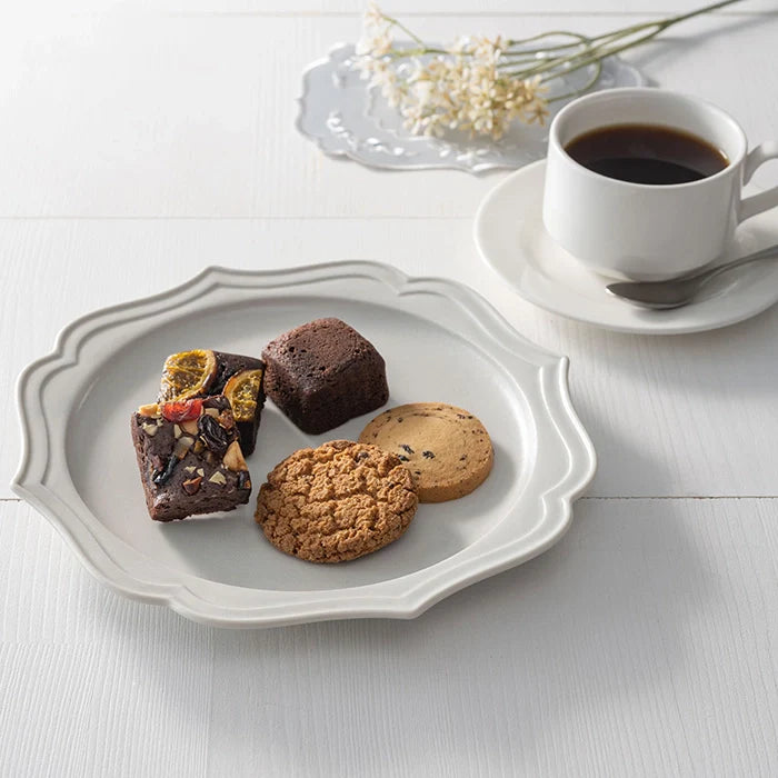 ホシファームフリルニュアンスレッド8本&ホテルオークラスイーツアソート5個