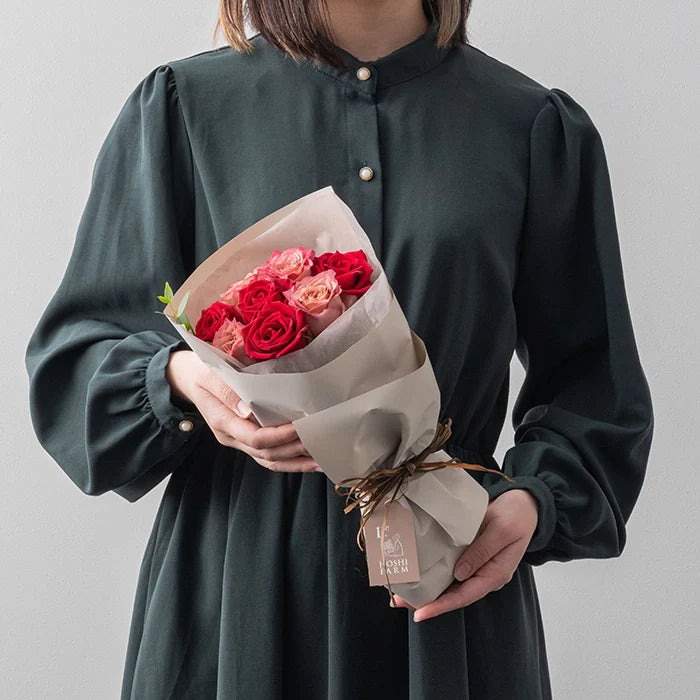 ホシファームフリルニュアンスレッド8本&ホテルオークラスイーツアソート5個