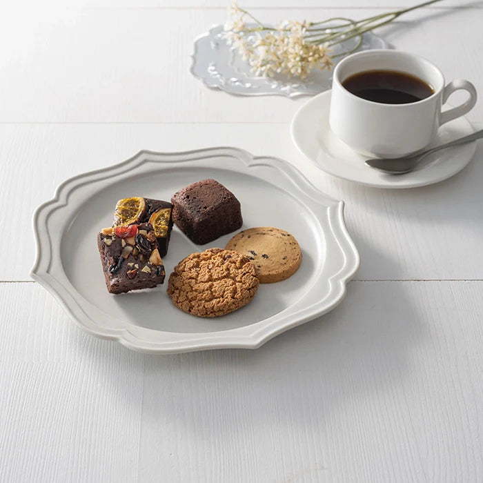 ホシファームフリルブーケホワイトピンク8本&ホテルオークラスイーツアソート5個