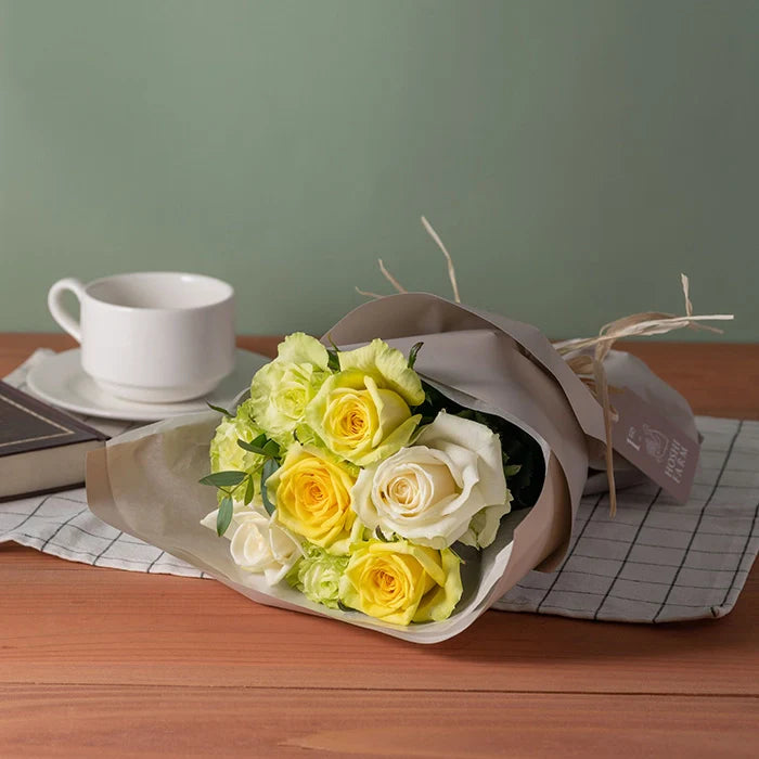 ホシファーム フリルブーケホワイトイエローグリーン8本&フィナンシェ・ティー7個