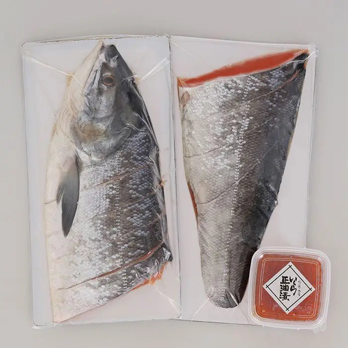 【お歳暮限定】北海道　銀毛新巻鮭といくら