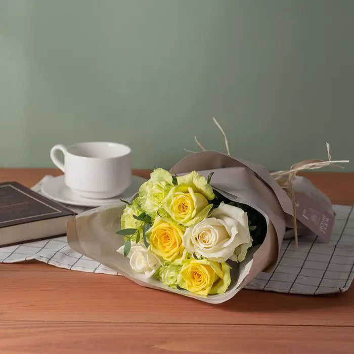 ホシファームフリルホワイトイエローグリーン８本＆ホシフルーツ贅沢ブラウニー　９個【産地直送品・送料込み】