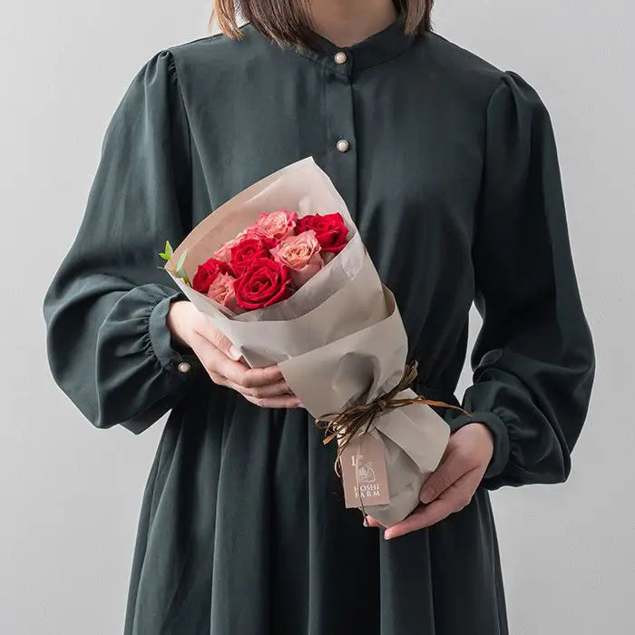 フリル８本ニュアンスレッド＆リーガロイヤルアーモンドショコラ４個【産地直送品・送料込み】