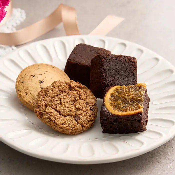 フリルブーケスイート８本とホテルオークラケーキ＆ブラウニー＆クッキー　５個【産地直送品・送料込み】