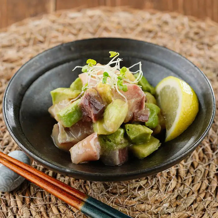 朝〆ぶりのごまだれ漬け丼用とアボカドのポキ